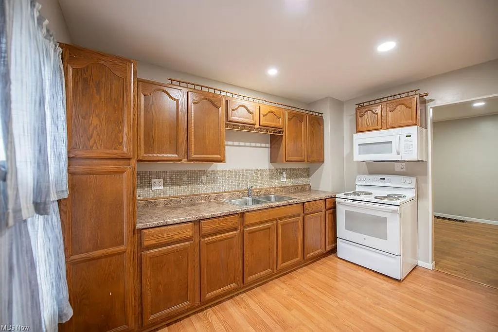 3 bed, 1044 sqft, $800 — Photo 3