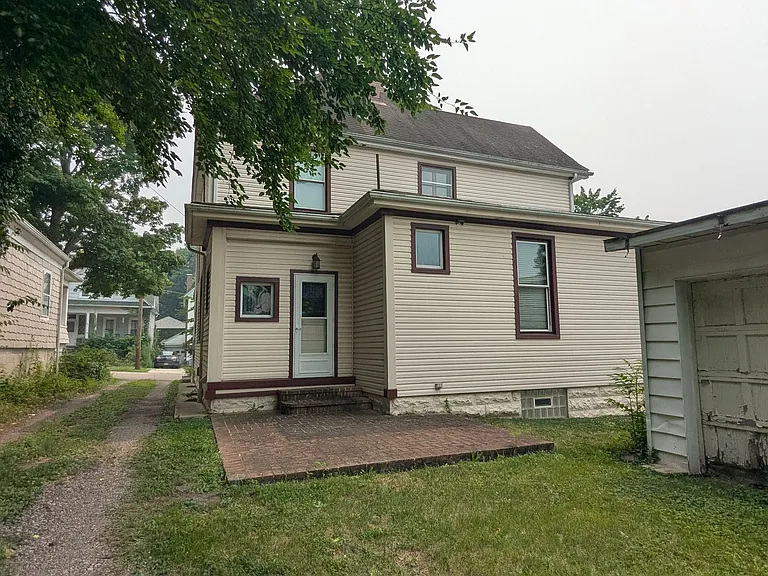 212 Chestnut Ave NE — Photo 4