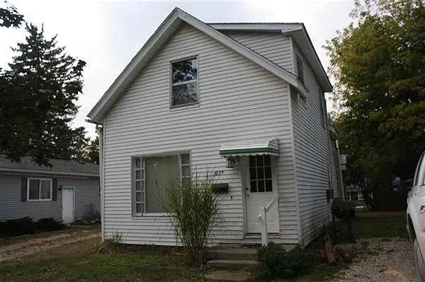 1035 Jefferson St photo 1