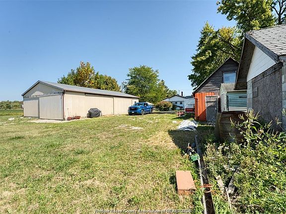 5th image of 3119 Division Rd N