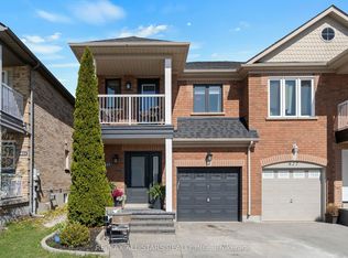 825 Joe Persechini Dr, Newmarket, ON L3X 2T7