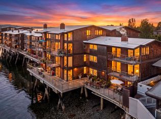 3717 Beach Dr SW APT 303, Seattle, WA 98116