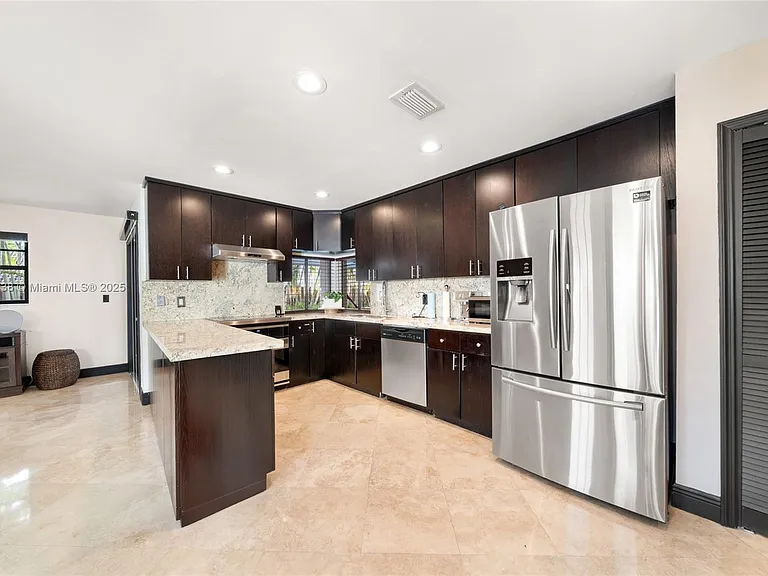 5424 SW 154th Pl — Photo 15