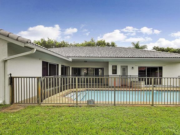 5th image of 7109 NW 43rd St