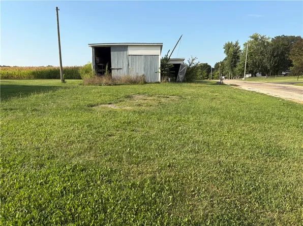 8735 Wagon Trail Rd, Clinton, IL 61727