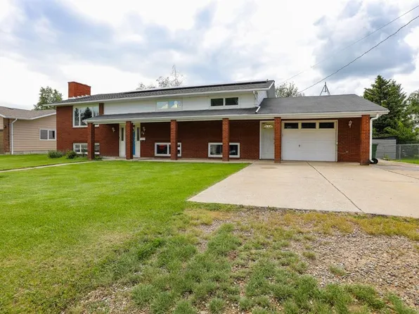 58 N 1a St E, Magrath, AB T0K 1J0
