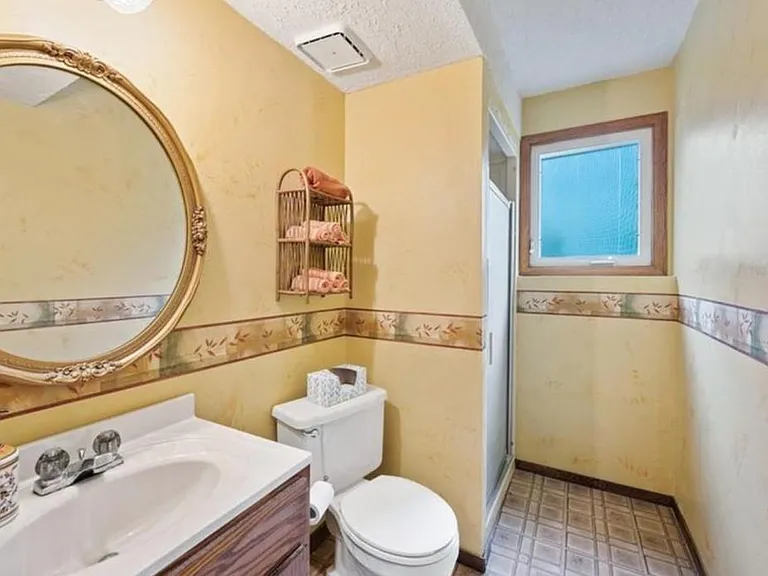 10414 Valley Forge Ln N — Photo 14