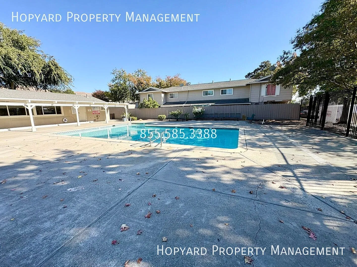 3 Bedroom Townhouse in Great Location! — Photo 4