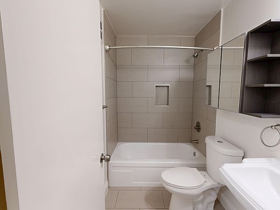 4th image of 600 Oak St #12