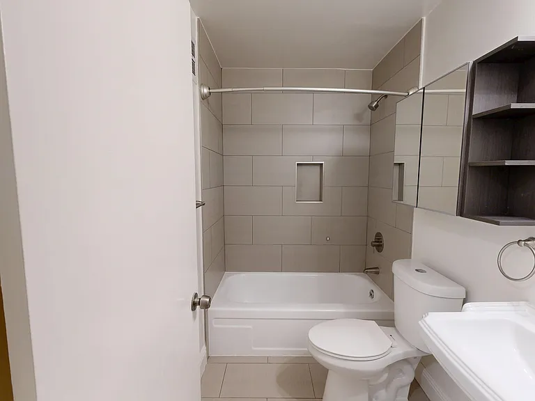 600 Oak Street — Photo 5