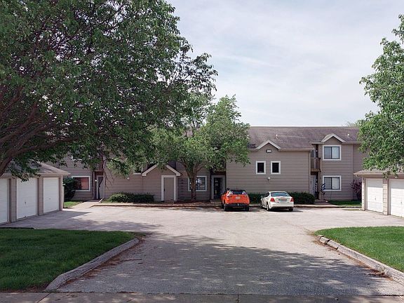 2nd image of 104 NW 8th St #D1