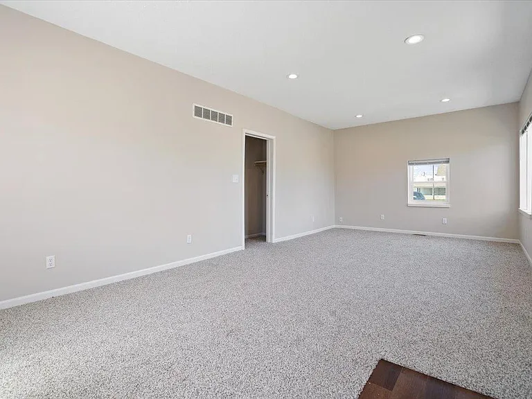 914 S Adams St — Photo 15