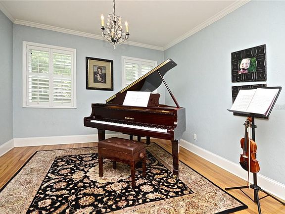 5th image of 1327 Belleaire Cir