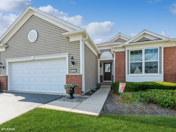 3330 Bagatelle Ln, Mundelein, IL 60060