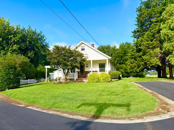 405 N Maple St, Energy, IL 62933