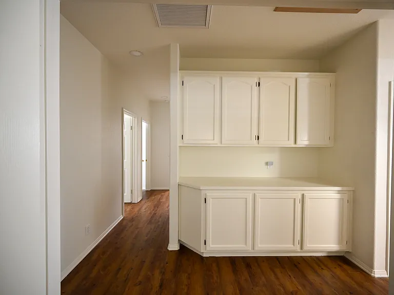 4208 Grandview Dr — Photo 7