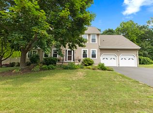 289 Meadowbrook Dr, Manchester, CT 06042