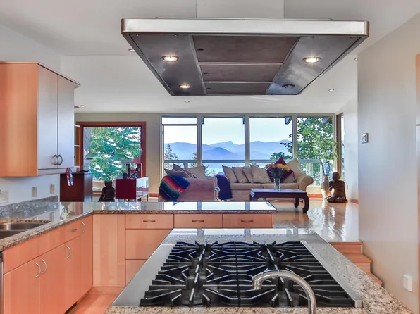 170 Highview Pl, Lions Bay, BC V0N 2E0