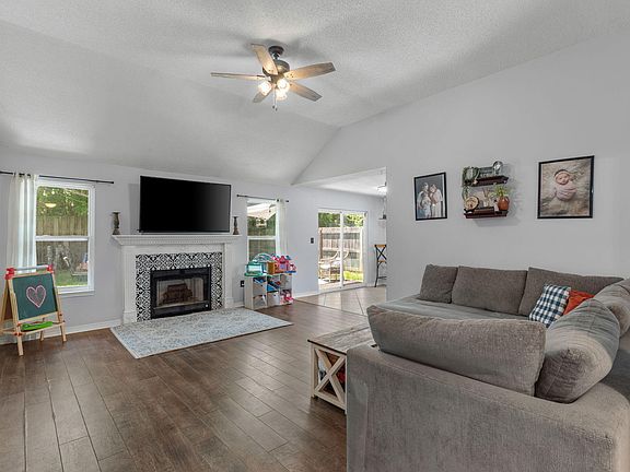 4th image of 366 Brookwood Boulevard