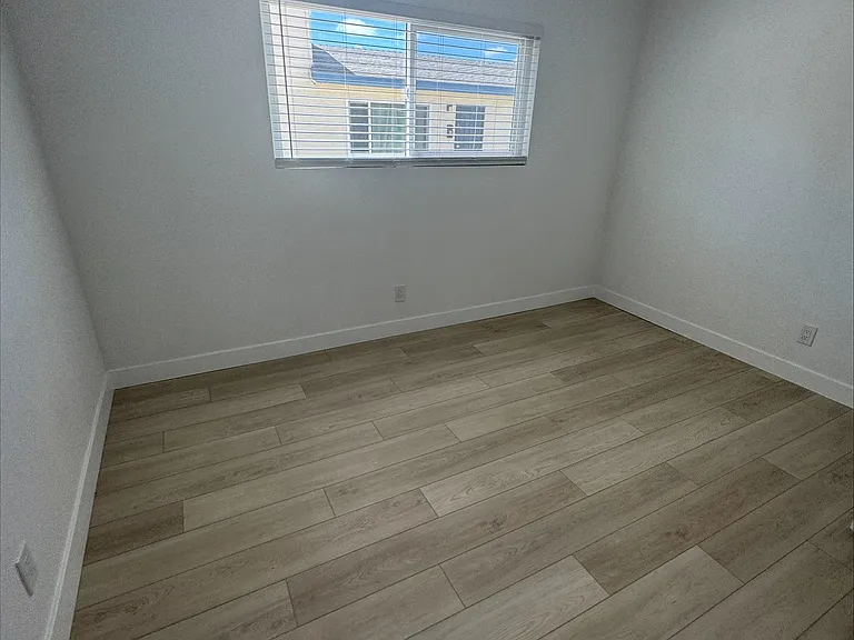 5776 Rostrata Ave — Photo 14