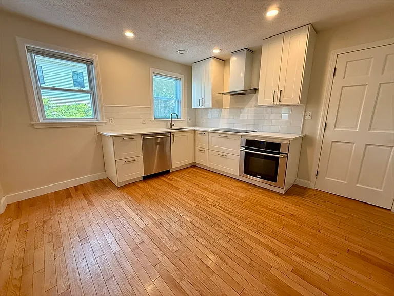 40 Chestnut St #1 — Photo 8