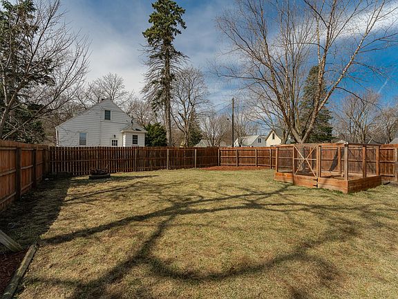 3rd image of 801 6th Ave SW