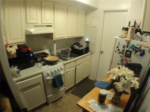3rd image of 333 E 33rd St APT 1A