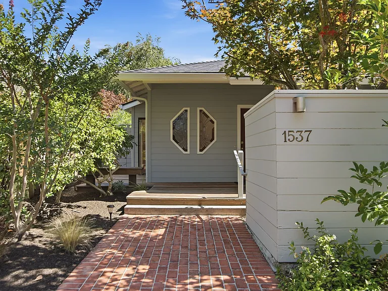 1537 Dana Ave — Photo 39