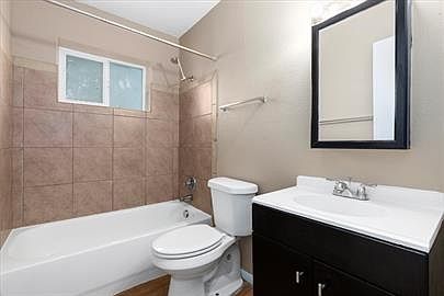 3rd image of 1690 Eaton St #202