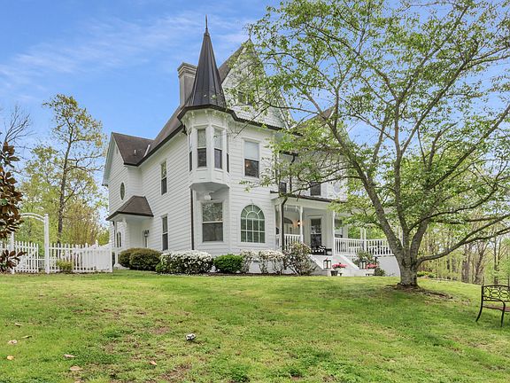 3rd image of 515 Cox Hollow Rd