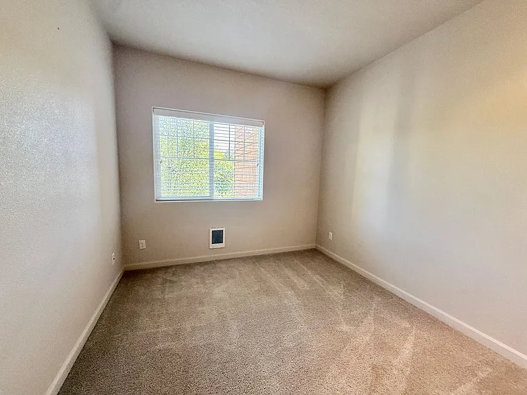10834 NE Holly St #202 — Photo 16