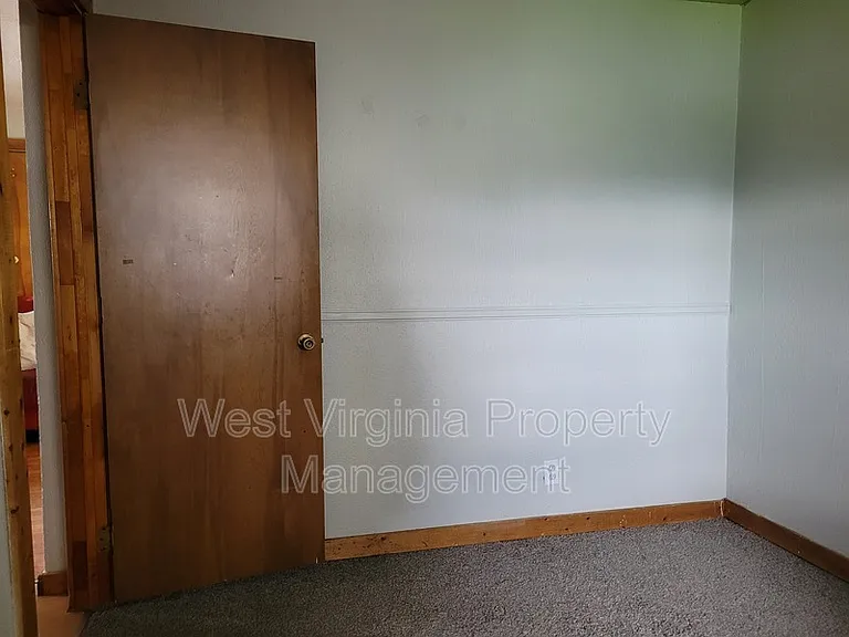 606 21st St W #B — Photo 11