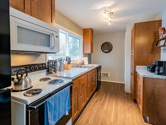 2nd image of 3508 Bennett Dr #B