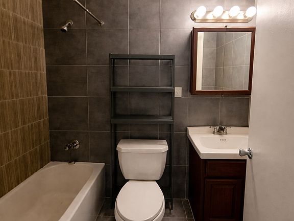 5th image of 829 Greenwood Ave APT 7T
