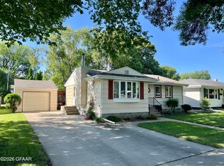 511 22nd Ave S, Grand Forks, ND 58201