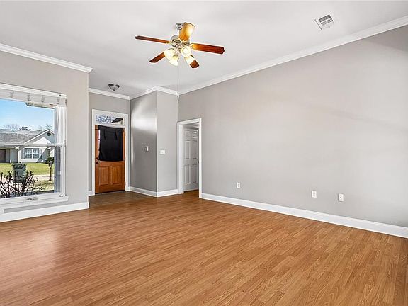 4th image of 70371 10th St