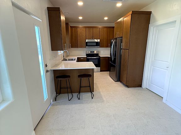 2nd image of 5820 Oak St