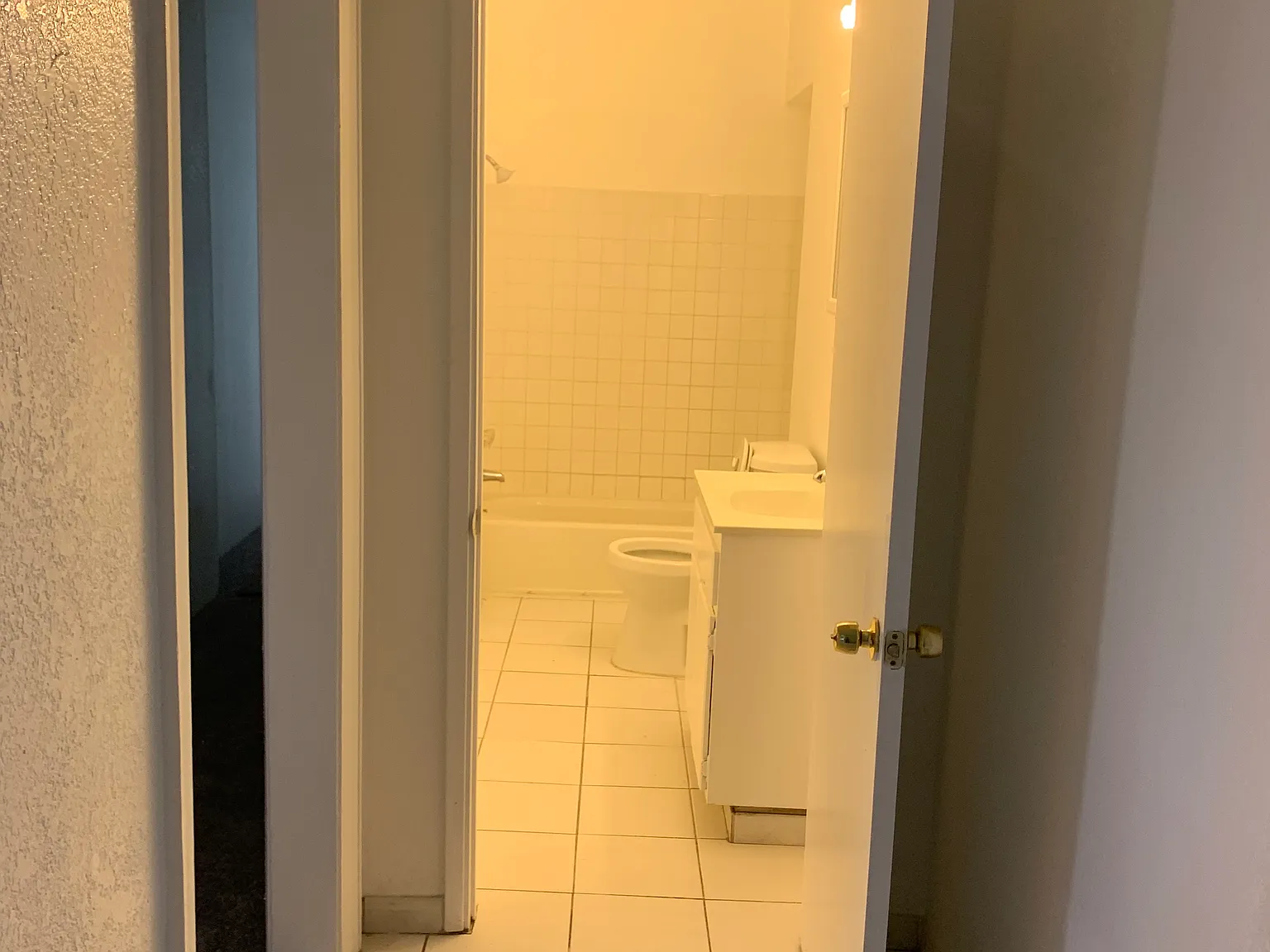 3 bed, 1200 sqft, $2,995 — Photo 2