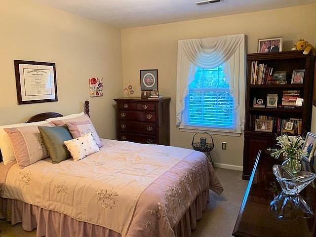 2nd image of 921 Starmount Ave
