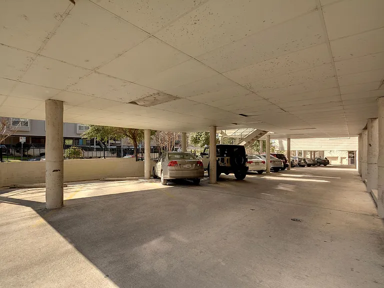 2500 Leon St — Photo 28