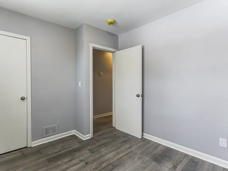427 Woodcrest Ave #MAIN FLOOR — Photo 8