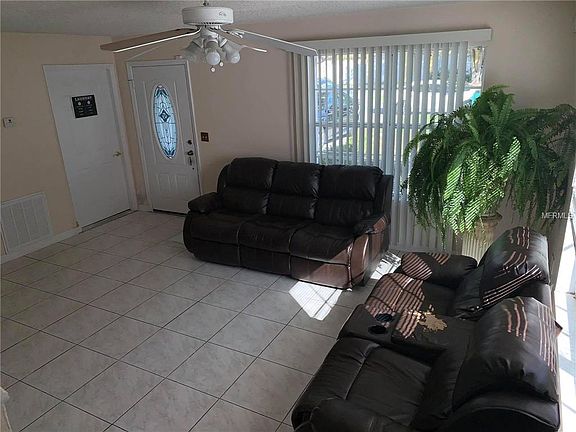 3rd image of 9446 Dearmont Ave