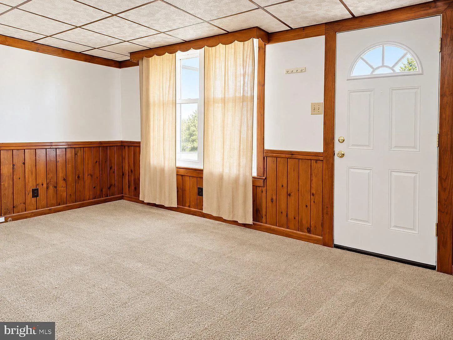 3 bed, 1.0 bath, 1392 sqft, $850 — Photo 2