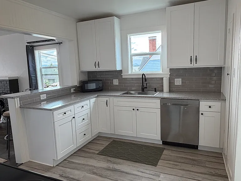 235 Columbia St — Photo 5