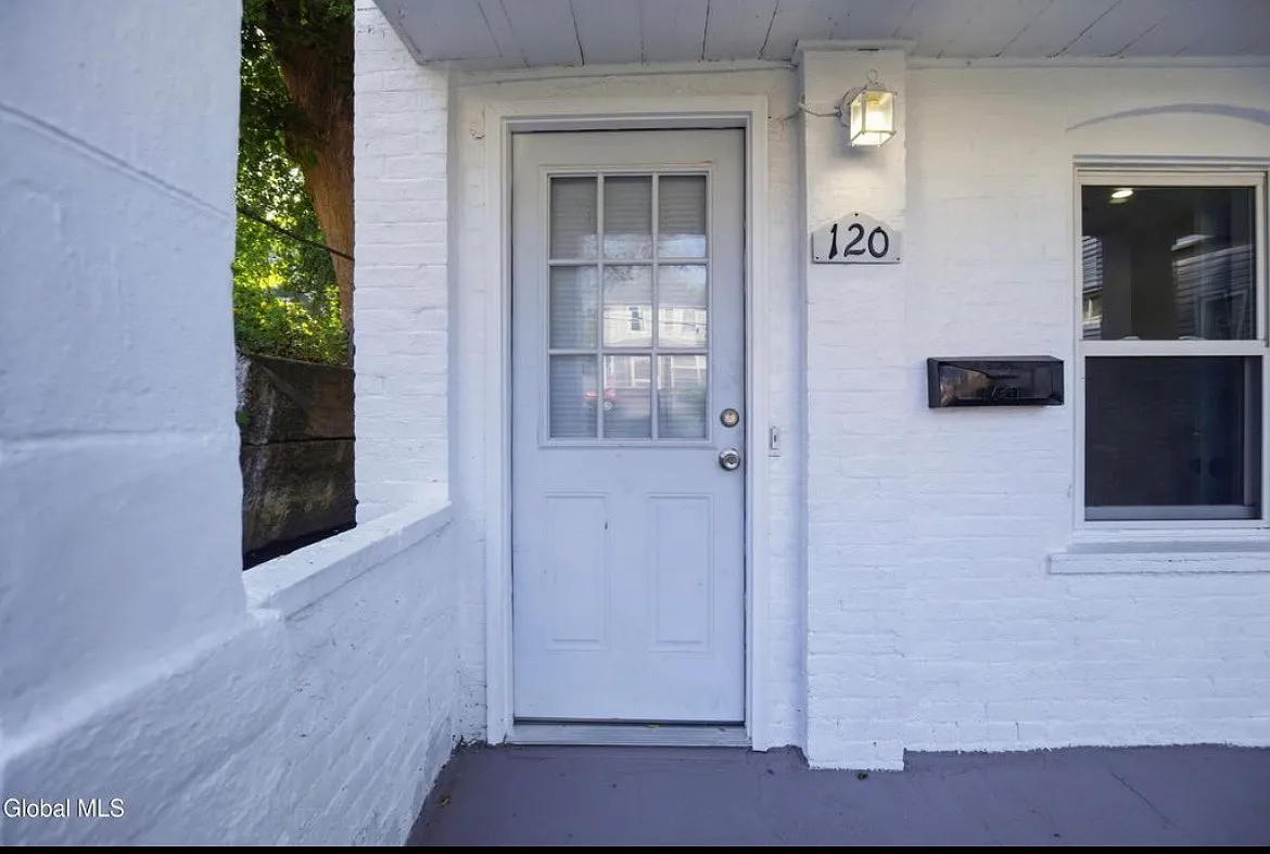 1 bed, 915 sqft, $1,350 — Photo 1