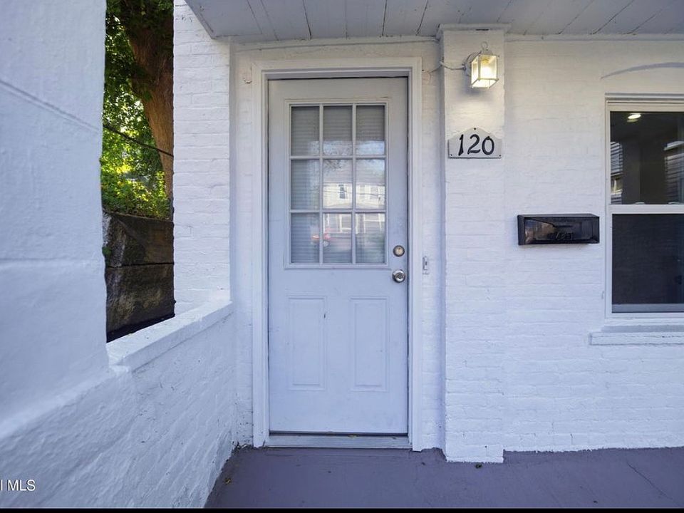 1st image of 118 Robinson St #120