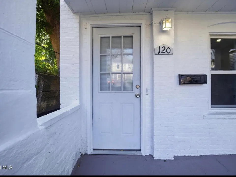 118 Robinson St #120