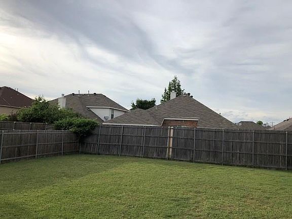 3rd image of 1083 Port Boliver Dr