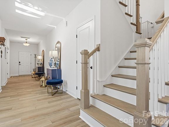 4th image of 893 Regulus Ct