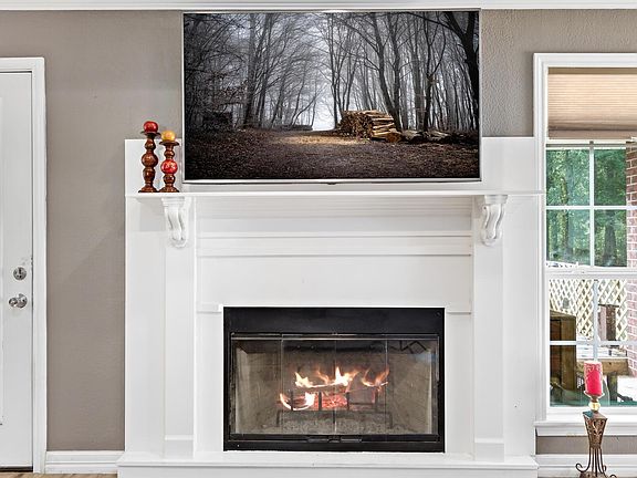 4th image of 216 Melana Cir